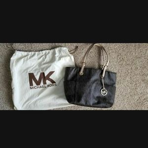 Michael Kors jet set brown monogram sholder bag. C
